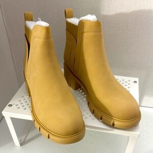 ZBY Chunky Heels Tan Ankle Boots Slip On Elastic Opening Size 8.5